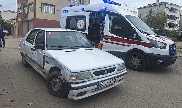 Samsun Bafra'da Otomobil Motosiklet Çarpıştı 2 Kişi Yaralandı