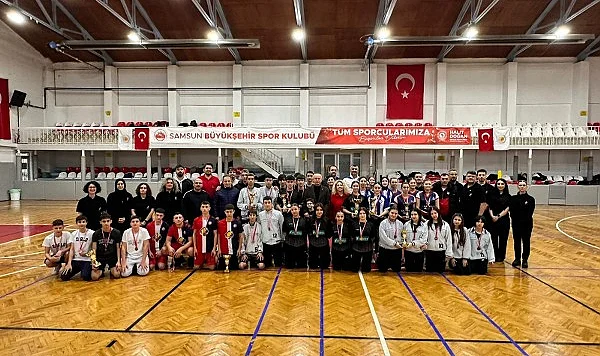 Samsun’da Badminton Rüzgarı: Genç Şampiyonlar Madalyalarına Kavuştu
