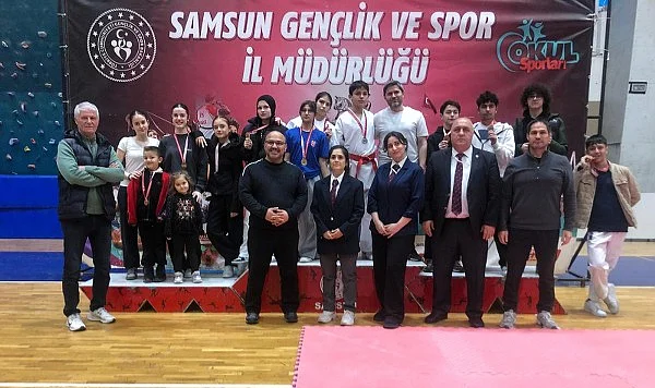 Samsun'da Karate Rüzgarı: Genç Sporcular Madalyalarına Kavuştu
