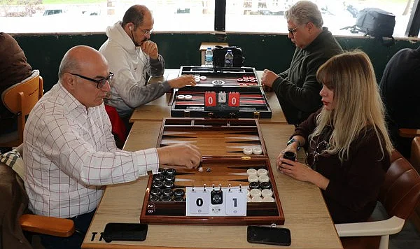 Samsun'da Modern Tavla Şampiyonası Devam Ediyor