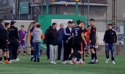 Samsun'da Okul Turnuvasında Öğretmeni Darbeden 2 Öğrenci Yakalandı