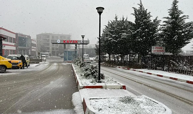 Samsun Kavak'ta Kar Yağışı: İlçe Beyaza Büründü