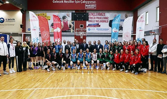 Samsun Okul Sporları Voleybol İl Birincisi Vezirköprü Oldu