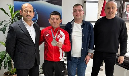 Samsunlu Şenol Aydın Tokyo Deaflympics Güreşten Gümüş Madalya Getirdi