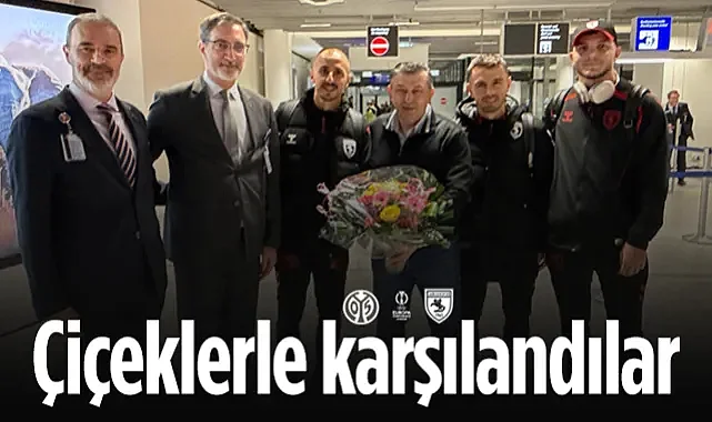 Samsunspor Almanya'da Çiçeklerle Karşılandı