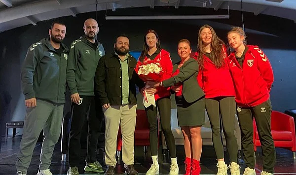 Samsunspor Voleybol Takımı OMÜ Vakfı Koleji Öğrencilerle Buluştu