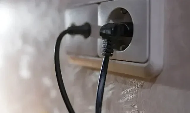Şimşekli Havalarda Fişi Çekilmesi Gereken Tek Cihaz İtfaiyeciler Uyardı