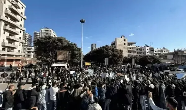Suriye'de Devrik Rejim Yanlıları Güvenlik Güçlerine Saldırdı