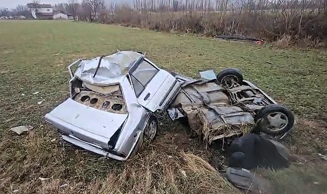 Tokat Zile'de Korkunç Kaza: Otomobil İkiye Bölündü