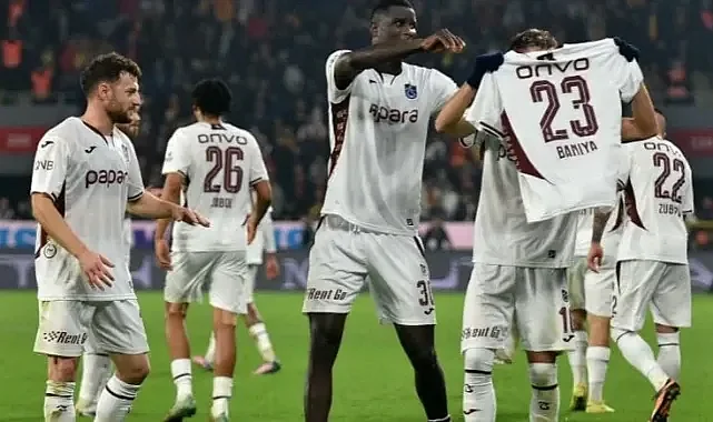 Trabzonspor Seriyi 10 Maça Çıkardı: İzmir'de İkinciliği Aldı