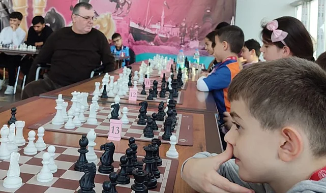 Türkiye'de İlk Kez Samsun'da Düzenlendi: Simultane Satranç Gösterisi Büyük İlgi Gördü