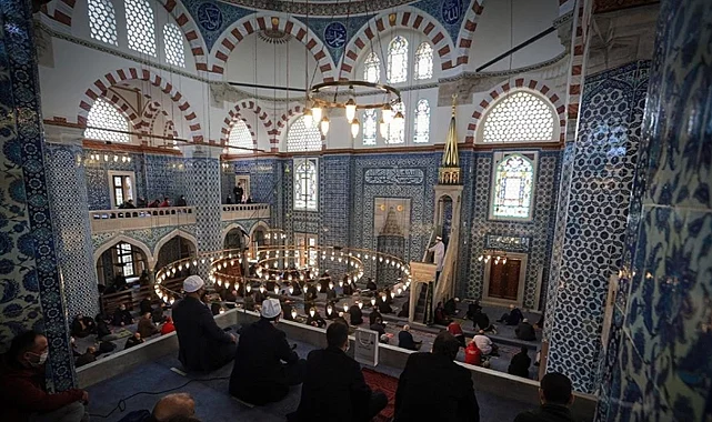 Üç Aylar Başlangıç ve Regaib Kandili Tarihleri Açıklandı