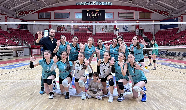Vezirköprü Voleybol Takımı Set Vermeden Finale Yükseldi