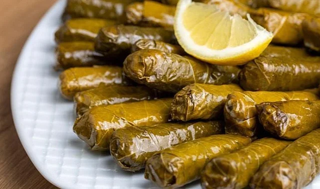 Yaprak Sarmanın Bu Hali Çerez Gibi! İç Harcına Katın, Lezzeti Level Atlıyor