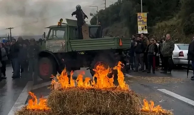 Yunanistan'daki Çiftçi Grevi Sınır Kapılarını Kilitledi Türkiye-Avrupa Ticareti Risk Altında