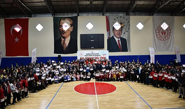 400 Sporcu Ter Döktü: Vezirköprü'de Kupa Gecesi