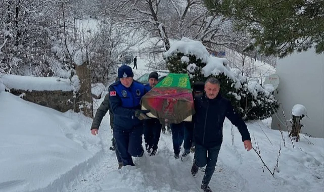 Ailesine Ulaşılamayan 11 Yaşındaki Damla'yı Mesudiye Halkı Uğurladı
