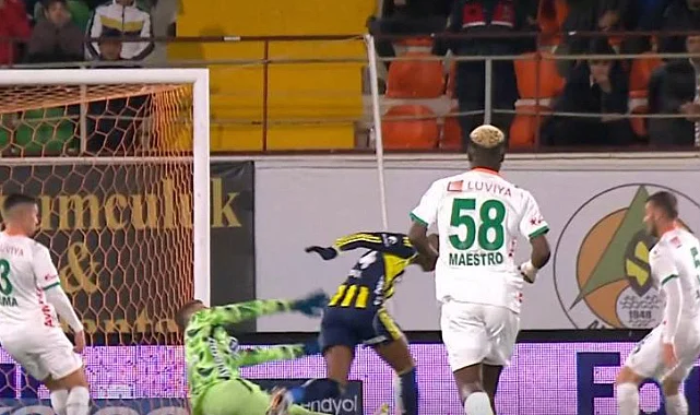 Alanyaspor-Fenerbahçe Maçında Süper Lig'de Bir İlk Yaşandı