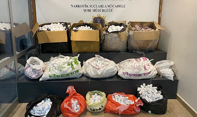 Atakum'da Narkotik Operasyonu: Araçtan ve İkametten Binlerce Hap Çıktı