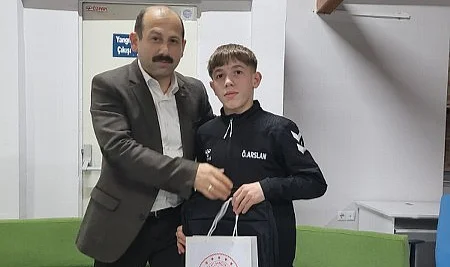 Avrupa Güreş Şampiyonu Kavak'tan