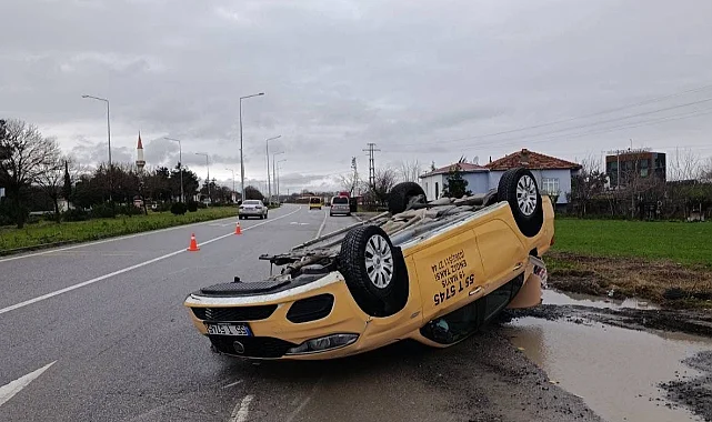 Bafra'da Otomobil Aydınlatma Direğine Çarptı: 1 Yaralı