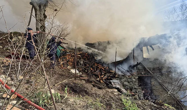 Bafra'da Sobadan Sıçrayan Kıvılcım Evi Yaktı