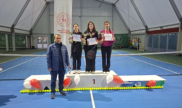 Canik'te Tenis Heyecanı: Yarıyıl Turnuvası Şampiyonları Belli Oldu