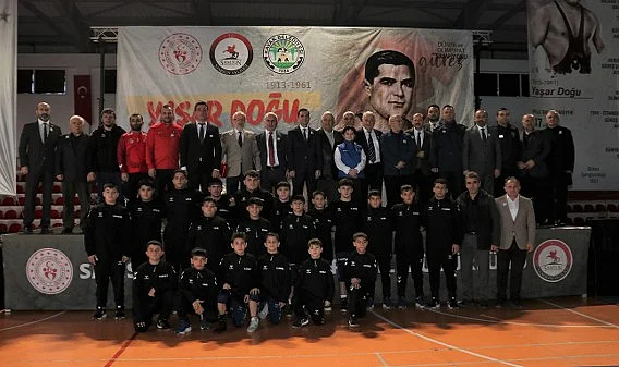 Efsane Şampiyon Yaşar Doğu Memleketi Kavak'ta Dualarla Anıldı