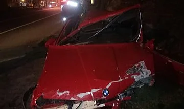 Fatsa Sahil Yolunda Otomobil Bariyere Saplandı: Genç Sürücü Ağır Yaralı
