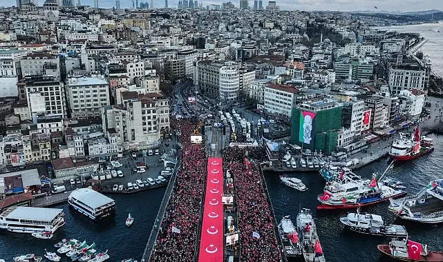 Filistin'e Destek İçin On Binlerce Kişi Galata Köprüsü'nde