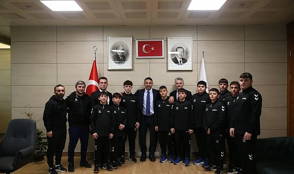 Hamza Yerlikaya’dan Kavaklı Pehlivanlara Tam Destek!