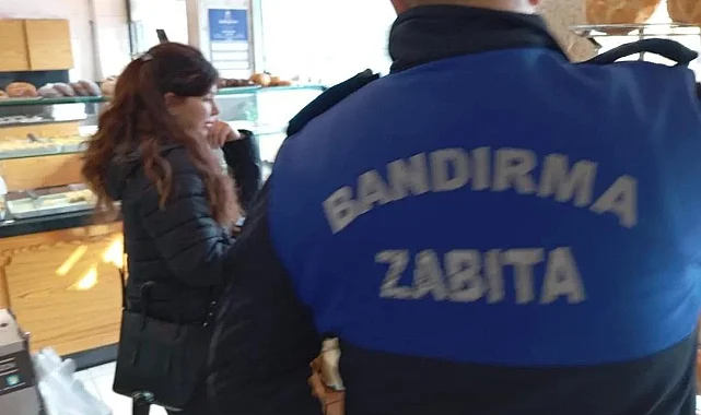 İğrenç Olay! Aldığı Kurabiyeyi Isırdı İçinden Bakın Ne Çıktı!