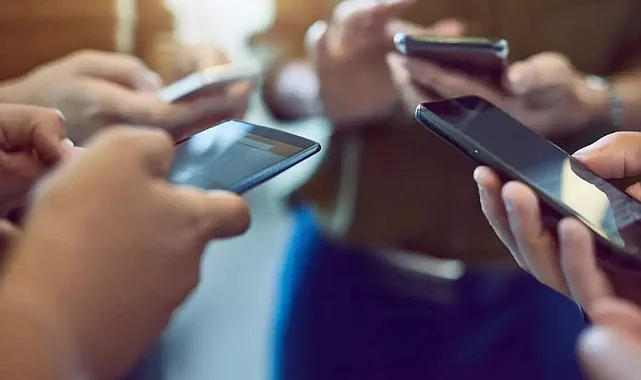 İran Polisi Telefonlara Mesaj Gönderiyor: Çocuklarınızı Sokaktan Çekin