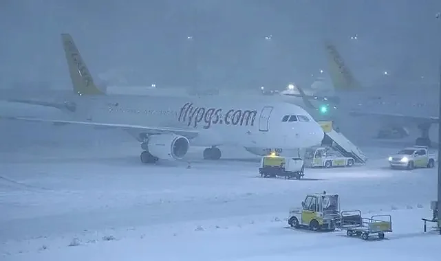 İstanbul'da Kar Hava Ulaşımını Vurdu: Seferler İptal
