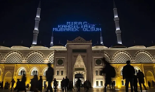 Miraç Gecesi Hangi Namazlar Kılınır? Rekat Sayısı ve Okunacak Sureler