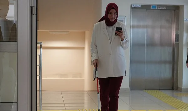 OMÜ’de Yapay Zekâ Devrimi: Görme Engelli Seda 4 Yıl Sonra İlk Kez Tek Başına!
