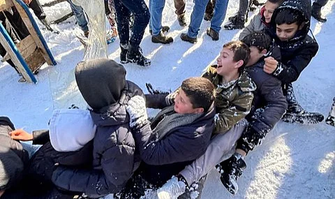 Ordu’da 150 Kişilik Dev Zincir: Karda Poşetle Kaydılar