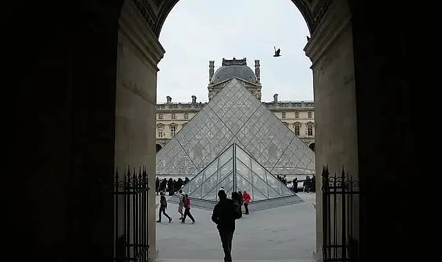 Paris'te Sanat Durdu: Louvre Müzesi Çalışanları Yeniden Grevde