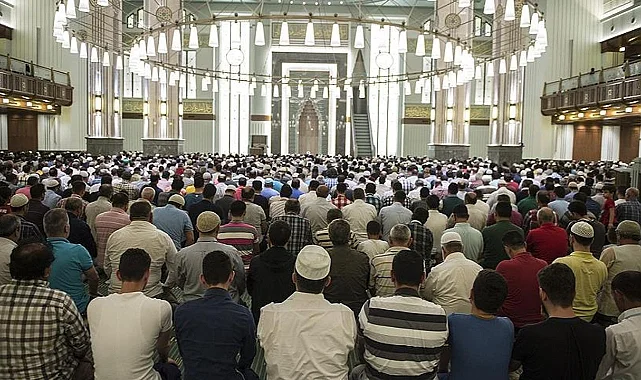 Samsun'da Cuma Vakti? Cuma Namazı Nasıl Kılınır Rehberi