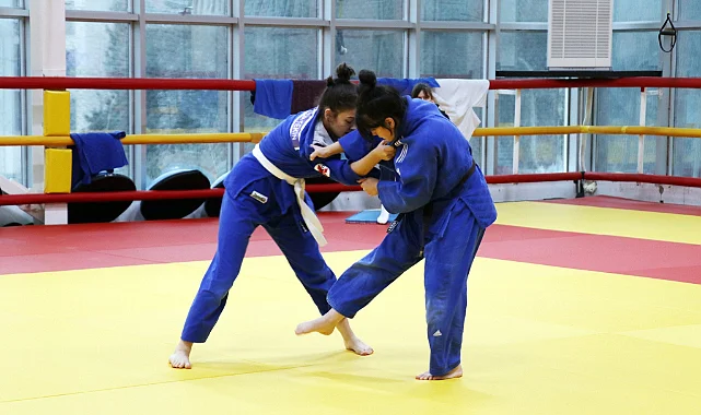 Samsun'da Judo İl Birinciliği Heyecanı: Genç Sporcular Madalyaya Uzandı
