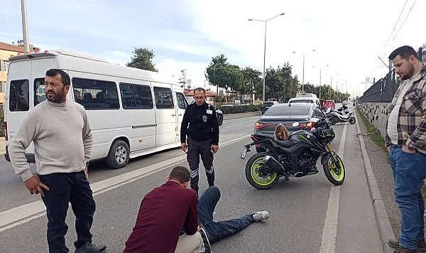Samsun’da Motokurye Kazası: Raylı Sistem Duvarına Çarpan Genç Yaralandı