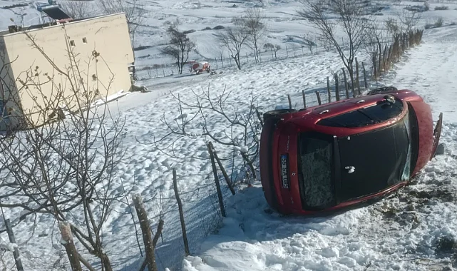 Samsun'da Otomobil Tarlaya Yuvarlandı: 3 Yaralı