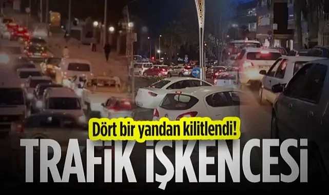 Samsun'da Trafik Felç! Cumhuriyet Meydanı Dört Bir Yandan Kilitlendi...