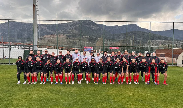 Samsunlu Milli Yıldızlar İzmir'de Kampta: U17 Kız Milli Takımı Hazırlıkta