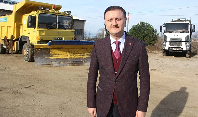 Sinop İl Özel İdaresi 223 Köy Yolunu Kar Mesaisiyle Açtı