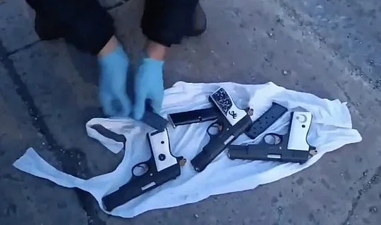 Tekkeköy'de Silah Operasyonu: Araçtan 3 Tabanca Çıktı
