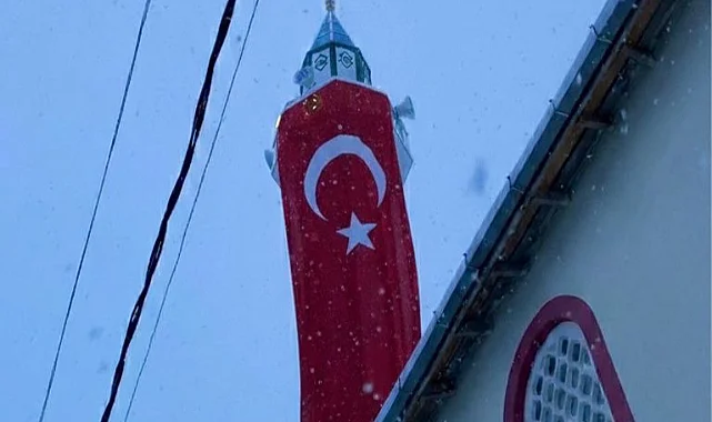 Vezirköprü'de Bayrak Saldırısına Minareli Tepki