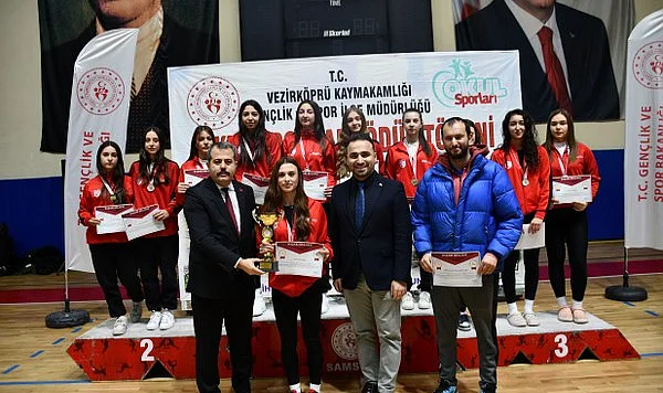 Vezirköprü'de Okul Sporları Şöleni: 400 Sporcu Madalyasına Kavuştu!