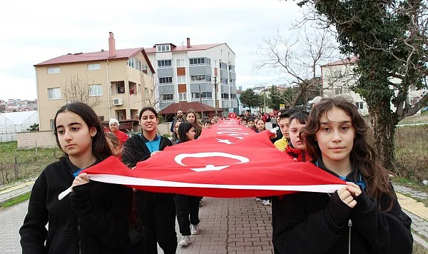 19 Mayıs'ta Bayrak Yürüyüşü: Öğrenciler Bayrak Sevgisi İçin Sokaklara Döküldü