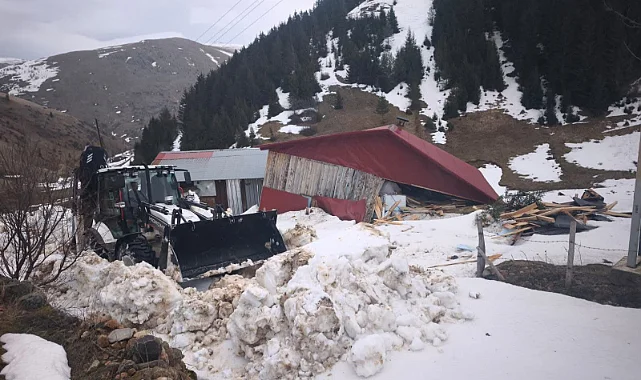 2 Bin 100 Rakımlı Obada Evin Üzerine Çığ Düştü